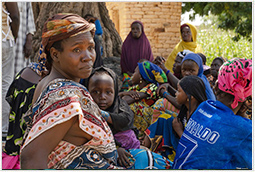 道端で出産した女性も　情勢悪化によりマリ中部で避難民が急増