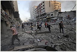 パレスチナ・ガザ地区：「昼夜を問わず続く空爆、みな恐怖におびえ──」その日、現地のスタッフが目にした惨状