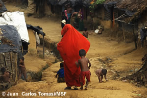 2009年10月以来、クトゥパロン仮設難民キャンプには6千人以上のロヒンギャ族が迫害を逃れて到着している。