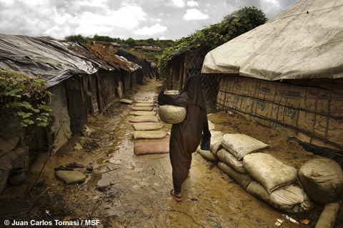 ロヒンギャ難民の滞在は、好ましくない状況として繰り返し報道される。
