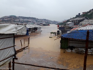 今年初の集中豪雨で低地の仮設住居が浸水