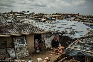 仮設住居が密集する難民キャンプ