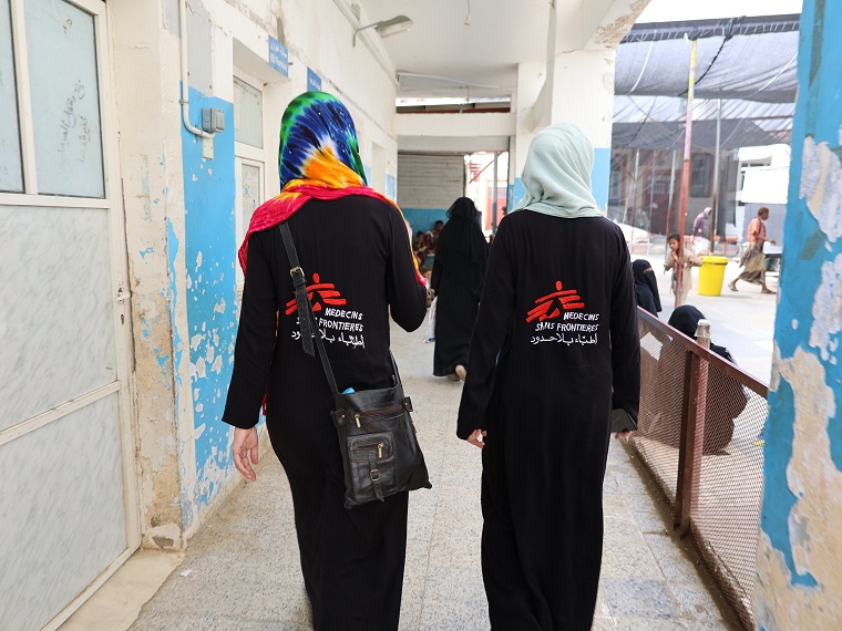 MSFのスタッフとMSFが給与サポートする病院スタッフは現在632人に上る。2015年にMSFが支援を開始した際は35人だった＝2022年8月撮影　© Jinane Saad/MSF