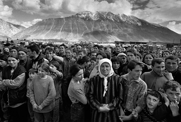 アルバニア 1999年　© Cristina Garcia Rodero / Magnum Photos