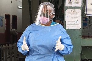 ホンジュラスで新型コロナウイルスの対応に<br> あたるスタッフ 🄫 MSF