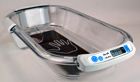 Prototype of newborn warmer by DtM. Comparison was made with other products in the market and conductive warming (warming on contact with the bottom) best met the requirements. The polycarbonate bassinet makes it portable and easy to keep clean, which is important for infection prevention. The small number of buttons can be operated intuitively. Photo: DtM