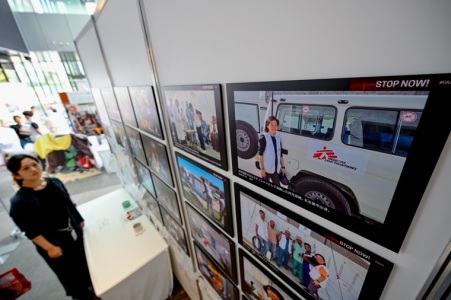 パレスチナ・ガザ地区での活動を伝える展示パネル　© MSF