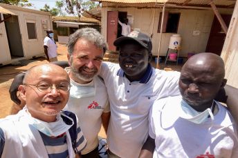 南スーダンで活動した麻酔科医の西岡 © MSF