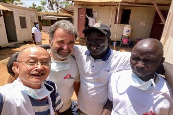 南スーダンで活動した麻酔科医の西岡　© MSF