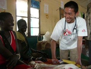 第一部講師の村上医師　© MSF