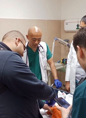 トレーニングを行う今村医師=2023年 © MSF