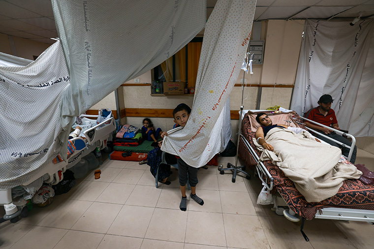 アル・アクサ病院に避難した人びと患者=2023年11月29日 Ⓒ MSF