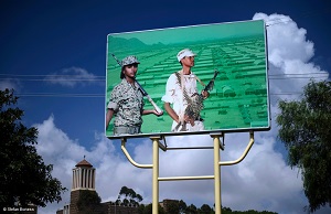エリトリア国防軍の兵士が描かれた看板