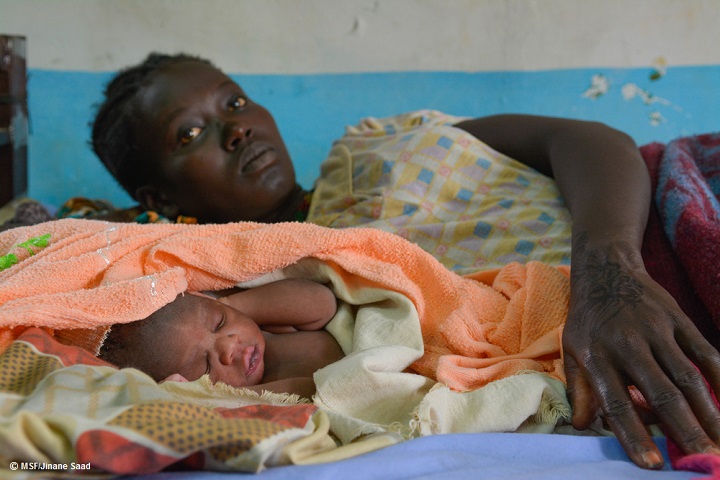 MSFの産科で出産した女性は、産後ケアのため定期的に来院する