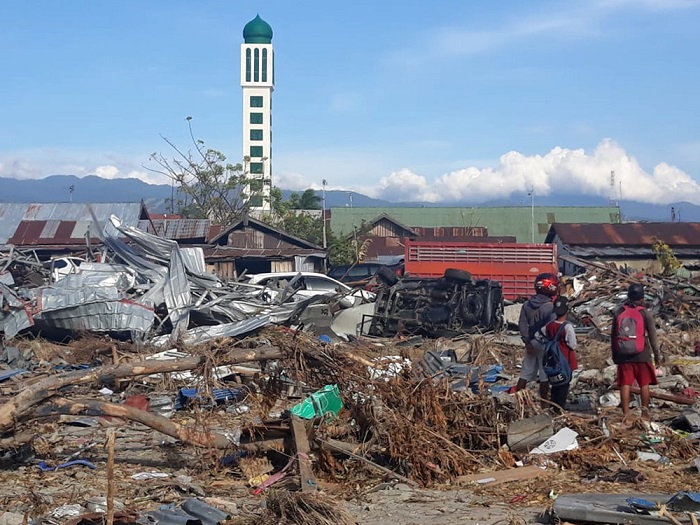 地震と津波で甚大な被害が出たパル市内。© Dirna Mayasari/MSF
