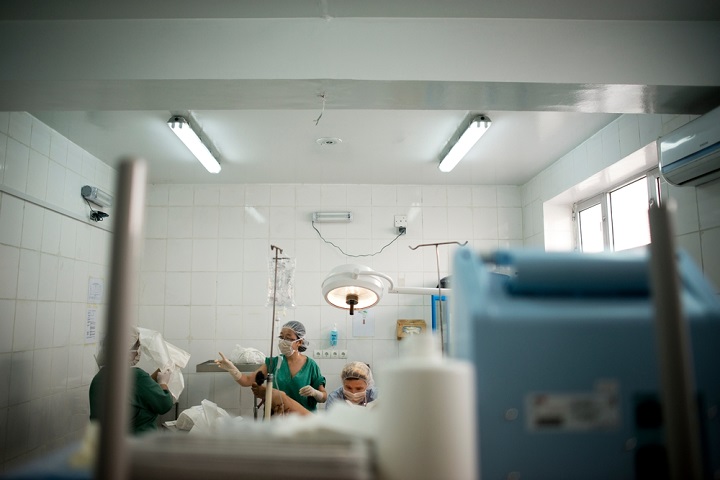 ホースト産科病院の手術室　© Andrea Bruce/Noor Images