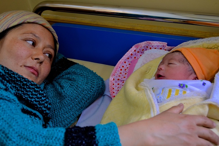 アフガニスタン各地のMSF病院でたくさんの命が誕生している © Mathilde Vu/MSF