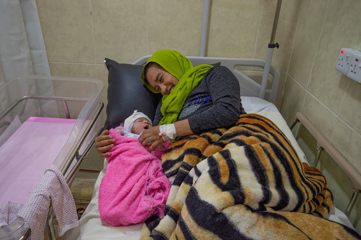 シンジャルのMSF支援病院で出産したハイファさん（28歳） © MSF