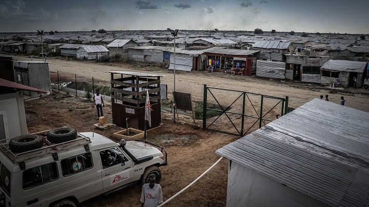 MSF病院から臨むマラカル文民保護区の眺め　（2016年10月撮影）　© Fabio Basone/MSF