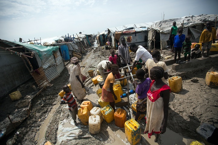 南スーダン、マラカルの国連文民保護区　© Albert Gonzalez Farran