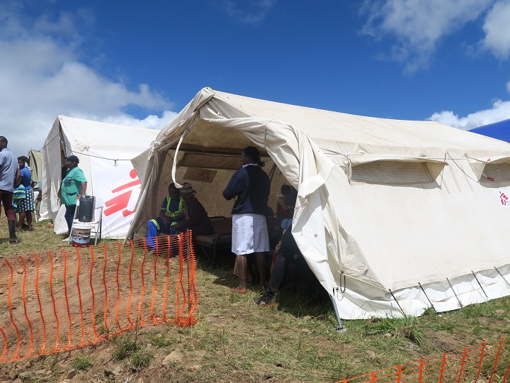 チマニマニ近郊にMSFが設置した容体安定化センター　© Gloria Ganyani/MSF