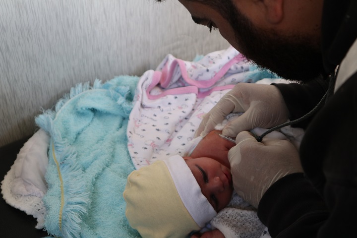 避難民キャンプには生後間もない赤ちゃんもいる　© MSF