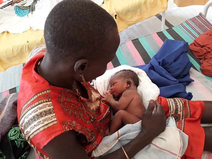 妊婦健診と安全な環境が母子の健康を守る　© Sarah Pierre/MSF