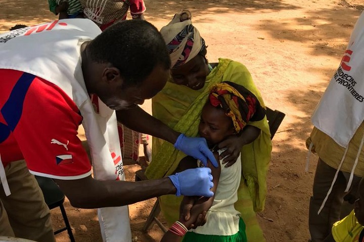 予防接種を受ける子ども ©MSF 