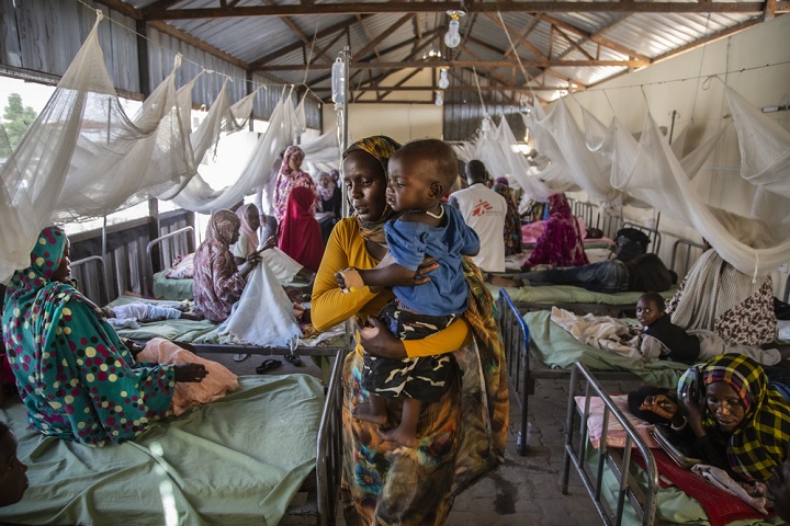 マラリアの患者が急増し、病院のベッドが不足　© Igor Barbero/MSF