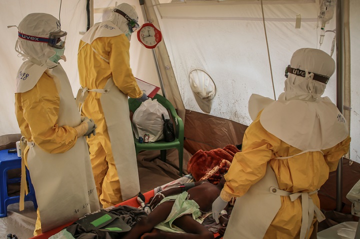 エボラに対応するMSFスタッフ＝2018年 © Carl Theunis/MSF