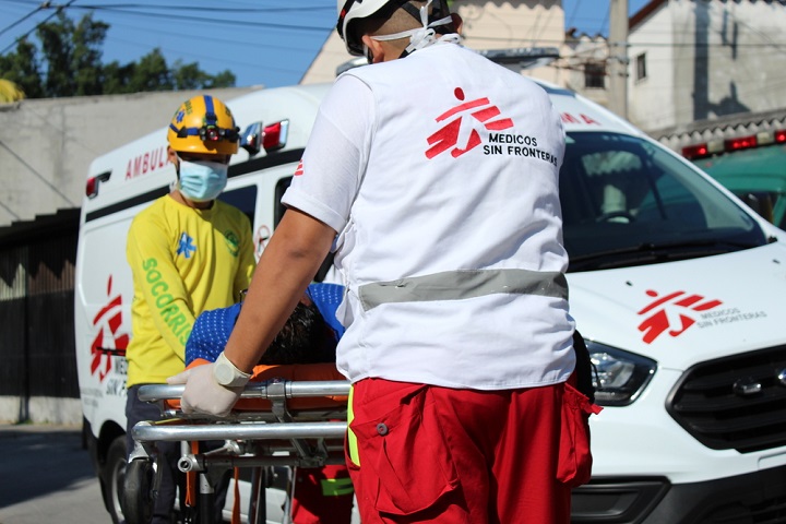MSFによる救急搬送サービス　© Alejandra Sandoval/MSF