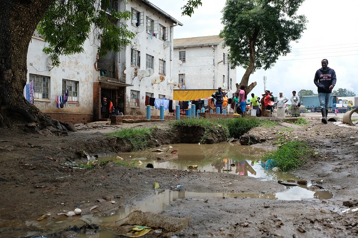 ムバレ地区マタピの給水所。MSF環境保健拠点の次の課題は、ごみ処理と排水の再利用だ。© Samuel Sieber/MSF