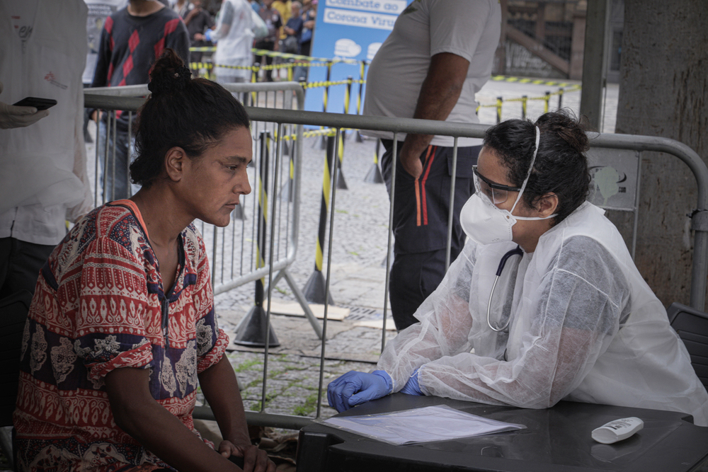 サンパウロでホームレスの人びとを診察 © Andre Francois / MSF