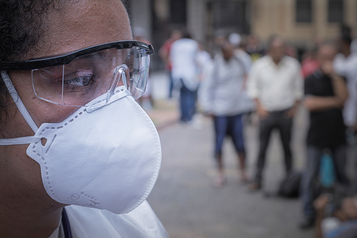 サンパウロで活動にあたるMSFスタッフ　© Andre Francois / MSF