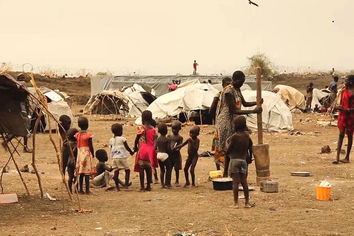 ピボールの避難民キャンプ。水や食料が足りず、衛生状態も良くない　© Gabriele François Casini/MSF