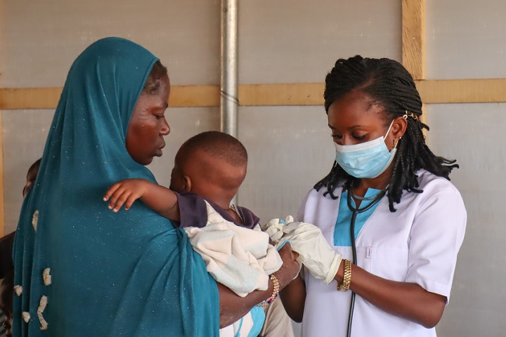 雨期には衛生状態が悪化し、特に子どもの健康リスクが高まる © MSF