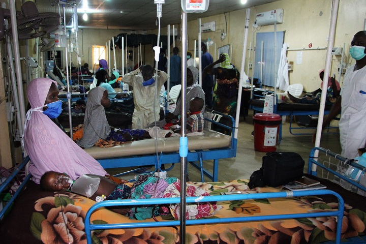 マラリアの重症患者を治療する病院内の様子　© Abdulkareem Yakubu/MSF