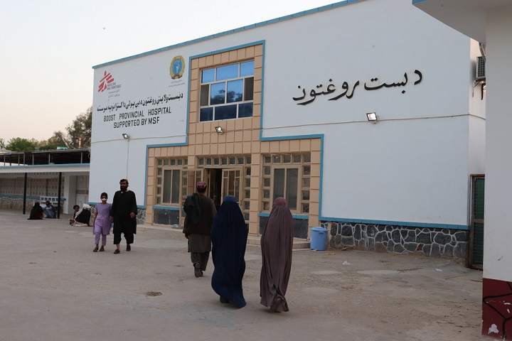 MSFが支援するブースト病院。医療を求める多くの人が訪れる　© MSF/Elise Moulin