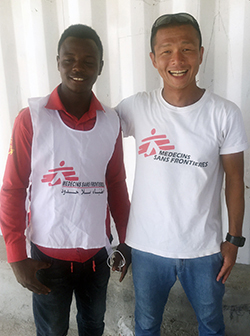 ナイジェリアで共に調査を行ったスタッフと © MSF