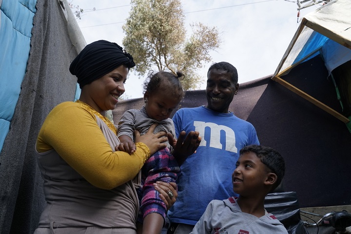 ギリシャのバティ難民キャンプで暮らすオサマさん一家　🄫 MSF/Faris Al-Jawad