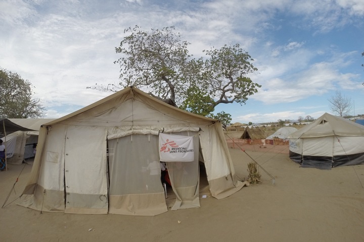 ビンチ・イ・シンコ・ジューニョ避難民キャンプに設置されたMSFの診療所　🄫 MSF/Amanda Bergman