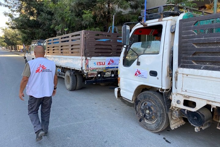 ティグレ州各地の国内避難民のもとへ物資を輸送するMSFのトラック　© MSF