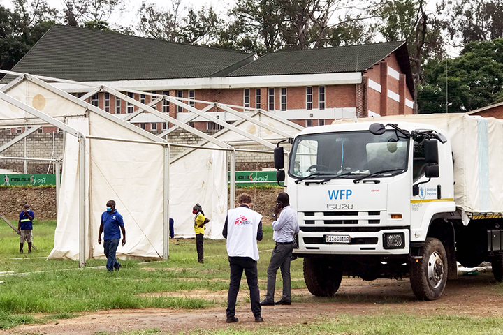 急速にひっ迫するマラウイの医療現場。MSFは重症患者の増加に対応するため、コロナ専門病棟を増設　© Marion Pechayre/MSF