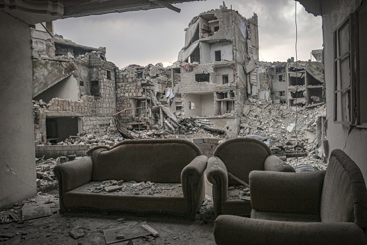 イドリブ県アリハ　政府軍の砲撃によって破壊された建物＝2020年　🄫 Muhammed Said/Anadolu Agency via Getty Images