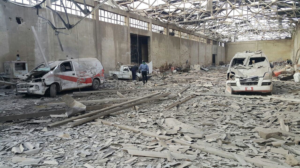 シリア・東グータで病院の敷地内にあった救急車が空爆の標的に=2016年12月 © MSF