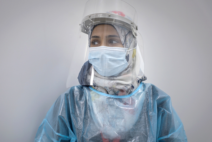 イエメンの首都サヌアにて、MSFコロナ治療センターの医療マネージャー、サナ医師　© MSF/Majd Aljunaid