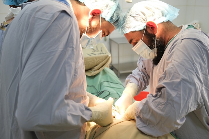 MSFはアフガニスタンで2020年に約7000件の外科治療を行った　© Tom Casey/MSF