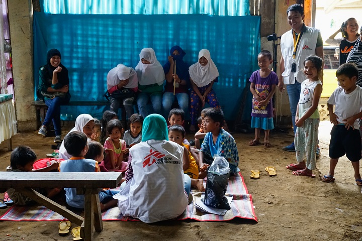 過激派組織との戦いが終結したフィリピンのマラウィでは子どもたちへのセッションが行われている　© MSF/Rocel Ann Junio