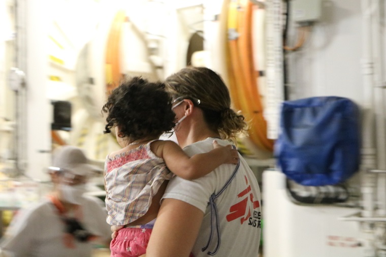 幼い子どもや妊婦が地中海で救助されることもある=2021年8月　© Avra Fialas/MSF