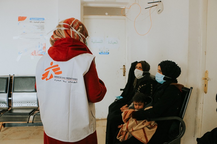北西部イドリブ県のMSFが支援する診療所で診察を待つ女性たち © MSF/Abd Almajed Alkarh